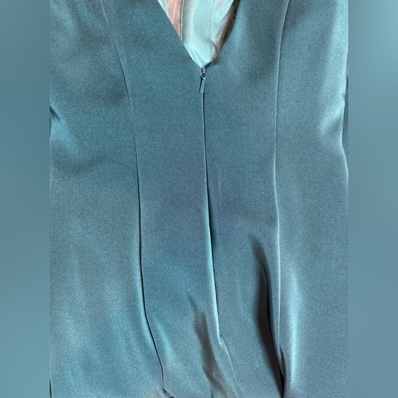 Samila & Company Emerald Green Gown – Size - 4 - Picture 3 of 12